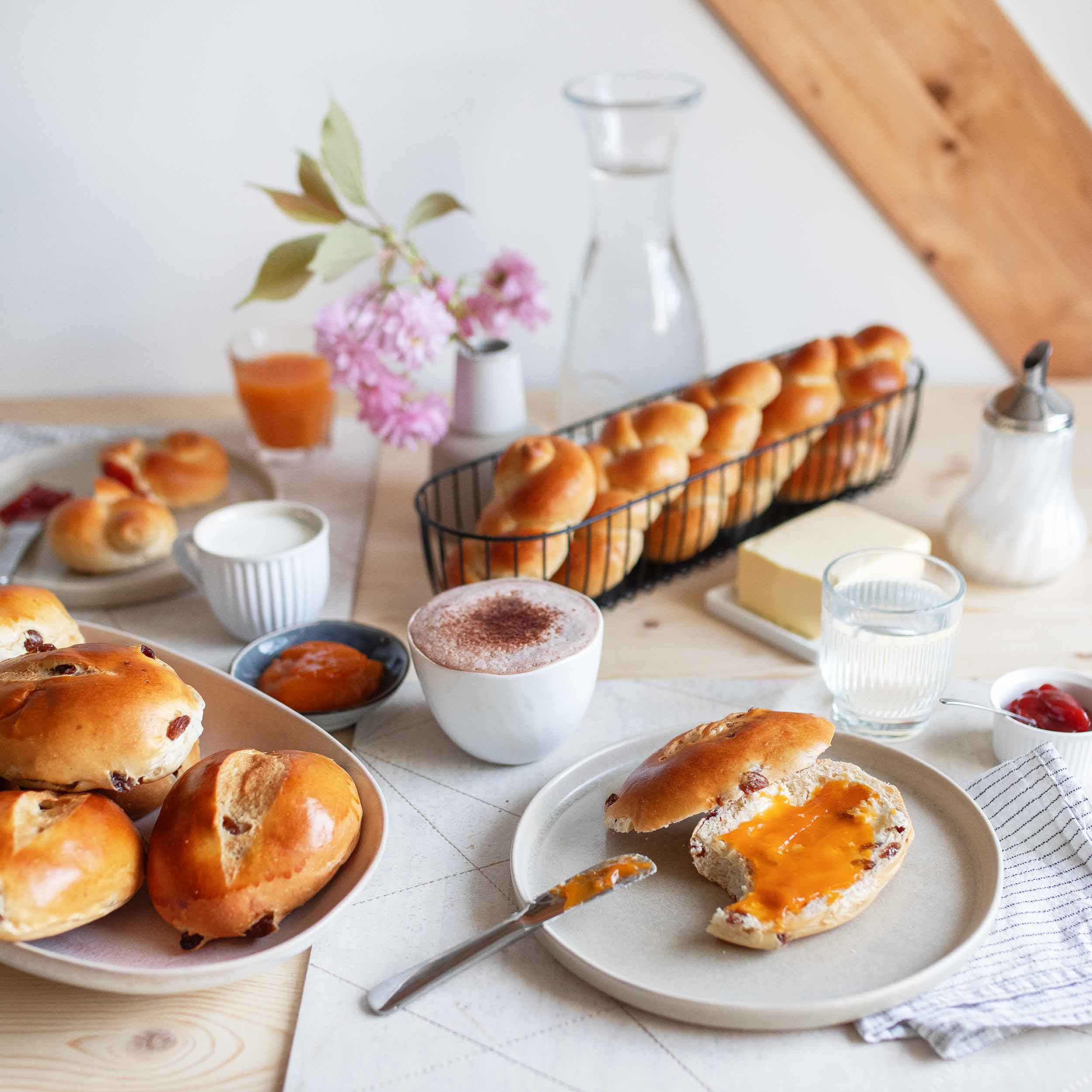 mangold_feinbackwaren_Rosinenbroetle-Dinkelzoepfle_web_03
