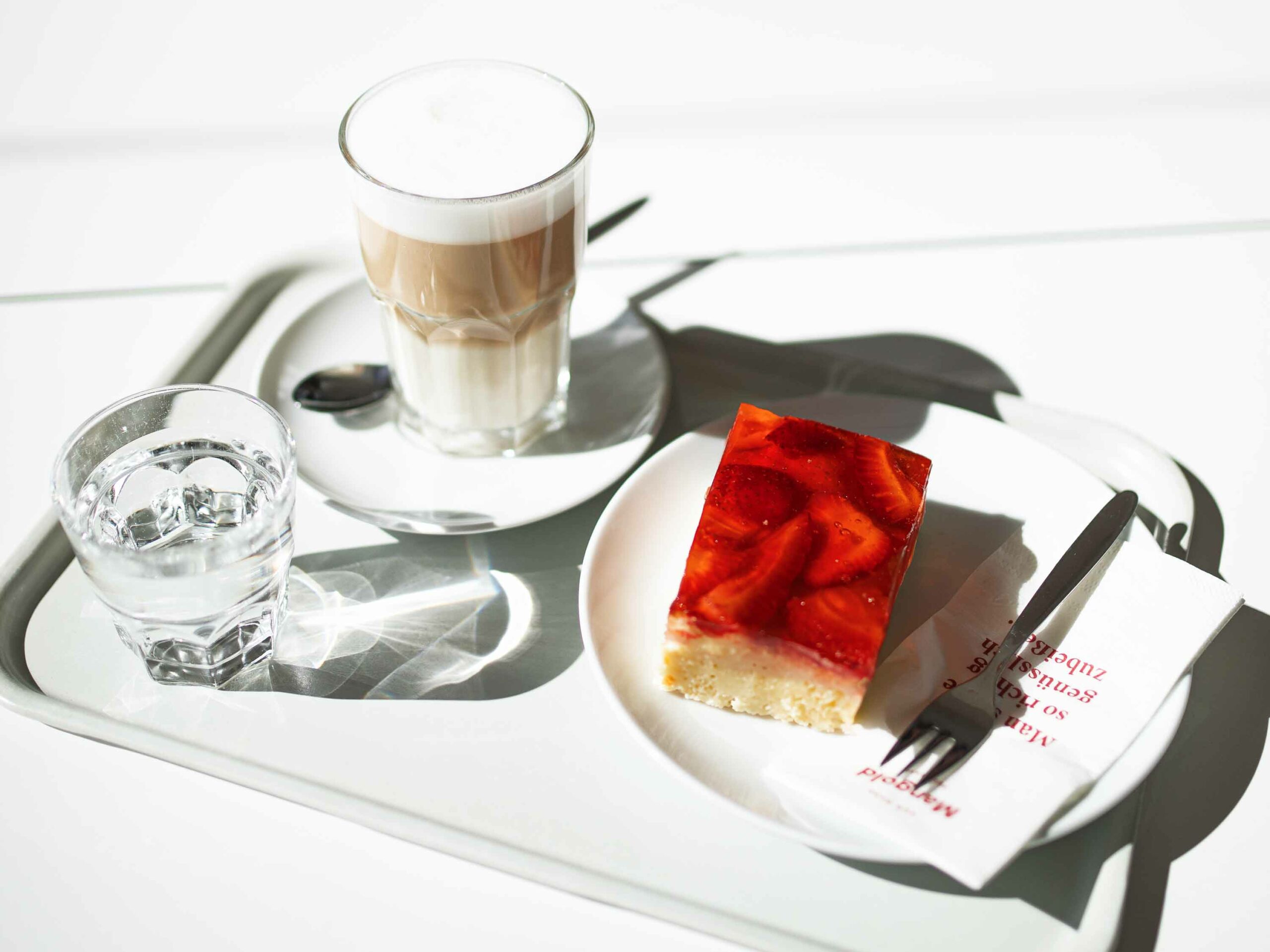 mangold_erdbeerschnitte_web_06_02-scaled